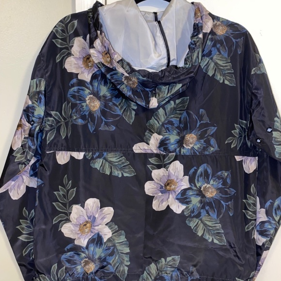Thread & Supply size small floral pullover rain jacket top - Picture 5 of 5